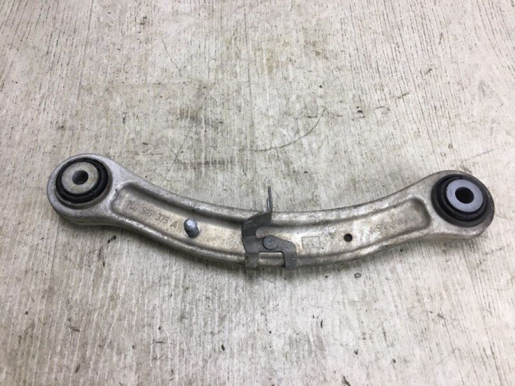 95533104710 | Рычаг задней подвески поперечный верхний PORSCHE CAYENNE 10-18