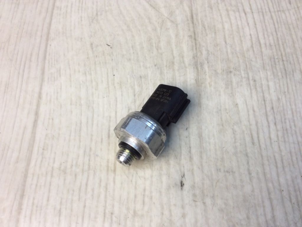 97721-3K000 | Датчик давления кондиционера HYUNDAI ELANTRA HD 06-11