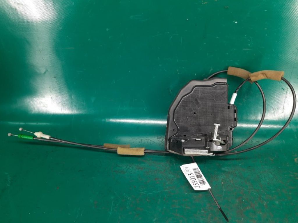 69050-06100 | Замок двері задн. прав. TOYOTA CAMRY 40 06-11