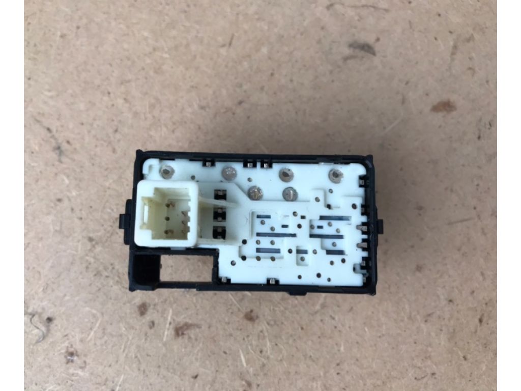 84810-0T010 | Кнопка стеклоподъемника TOYOTA SIENNA 11-16 - Фото 2