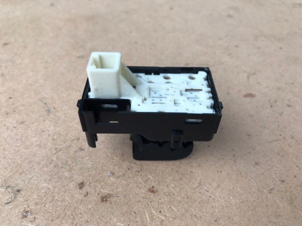 84810-0T010 | Кнопка стеклоподъемника TOYOTA SIENNA 11-16 - Фото 3