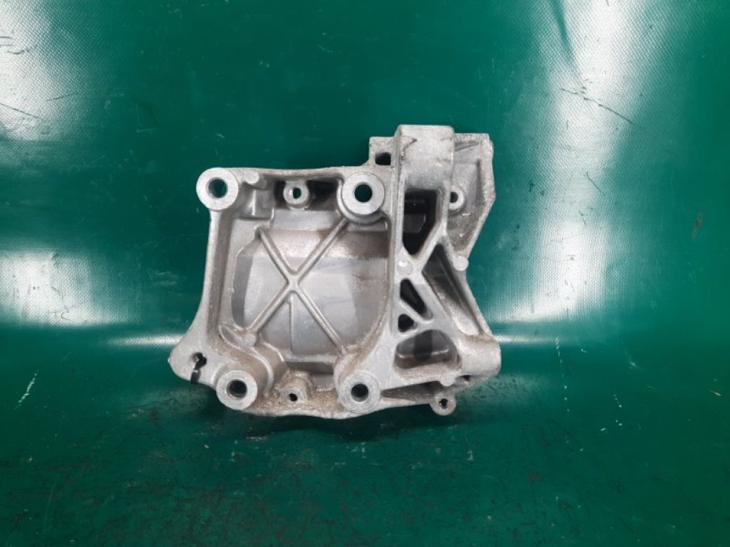 38930-5G0-A00 | Кронштейн/крепление компрессора кондиционера ACURA RDX 12-19