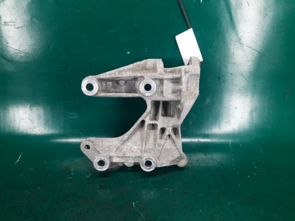 38930-RK1-A00 | Кронштейн компрессора кондиционера ACURA RDX 12-19
