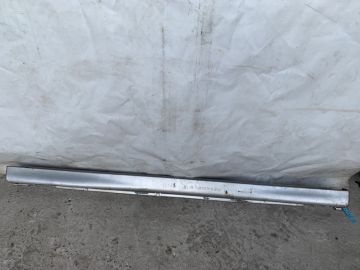 Накладка порогу зовнішня прав. SUBARU FORESTER SG 02-07