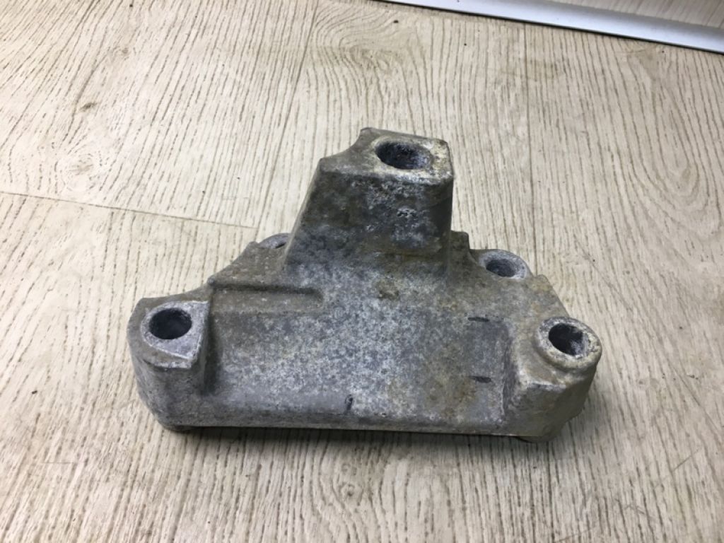 68186227AA | Кронштейн КПП JEEP PATRIOT 10-17