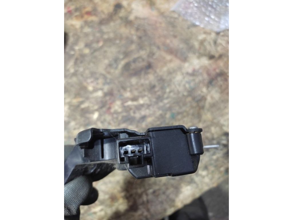 BBM4-56-820B | Замок крышки багажника MAZDA 3 BL 09-13 - Фото 3