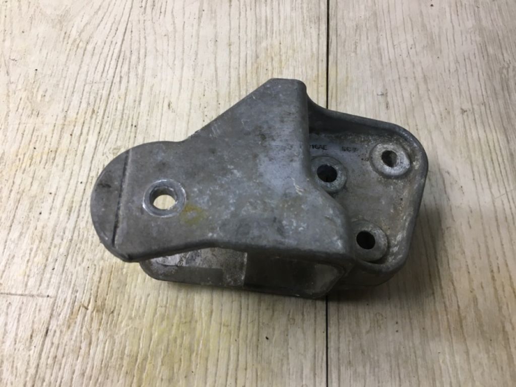 5105416AE | Кронштейн КПП задн. JEEP COMPASS 06-16