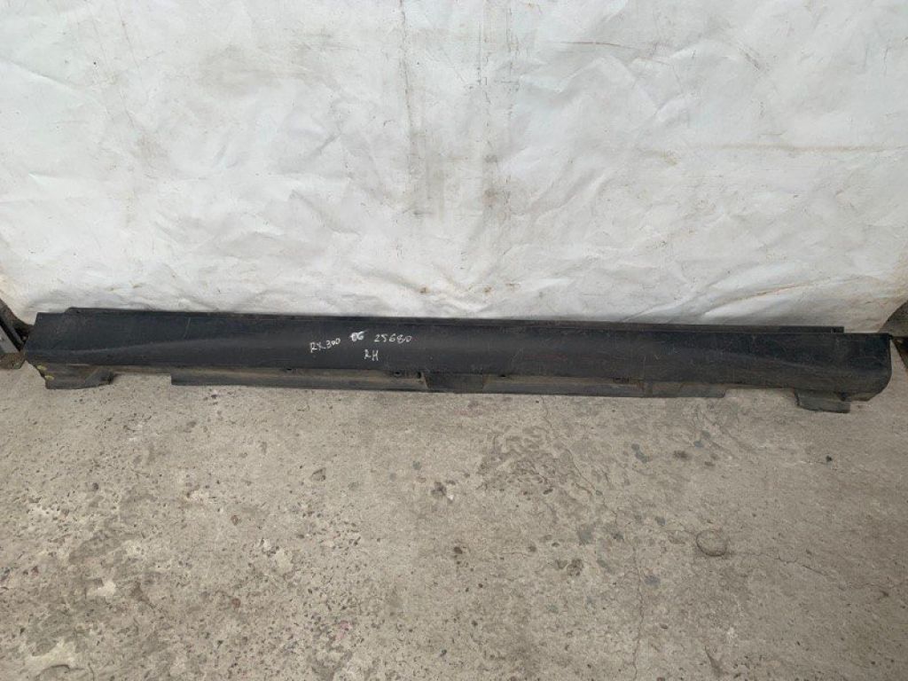 Накладка порога наружная прав. LEXUS RX300/330/350/400 03-09