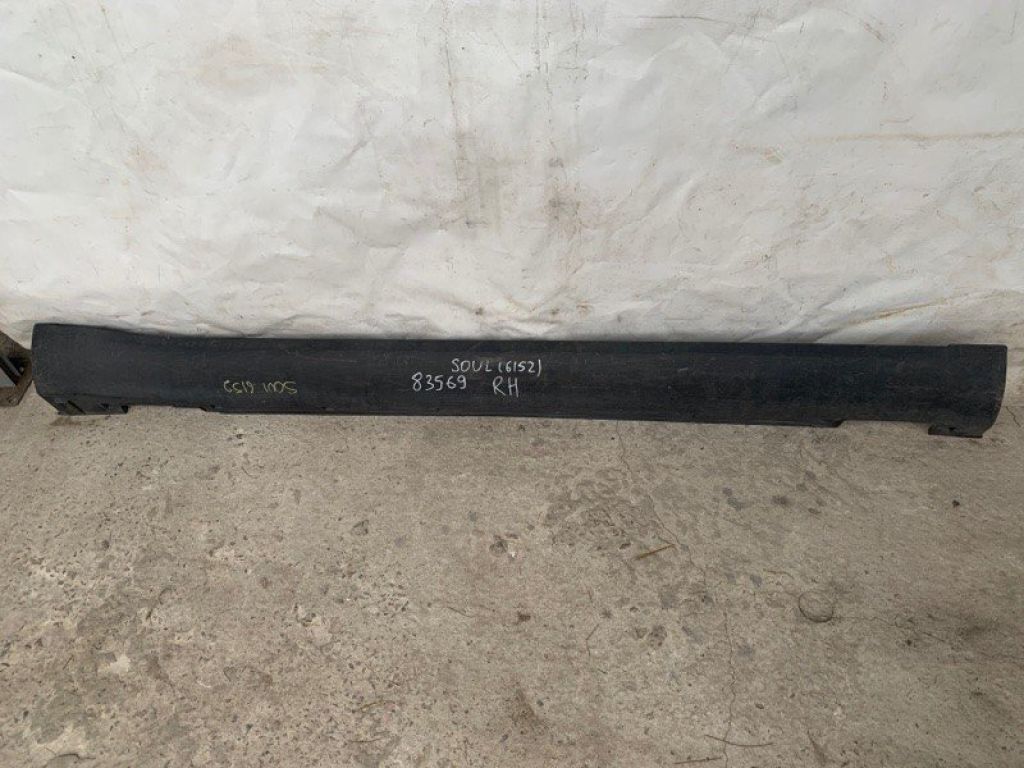 87754-B2000 | Накладка порогу зовнішня прав. KIA SOUL PS 13-19