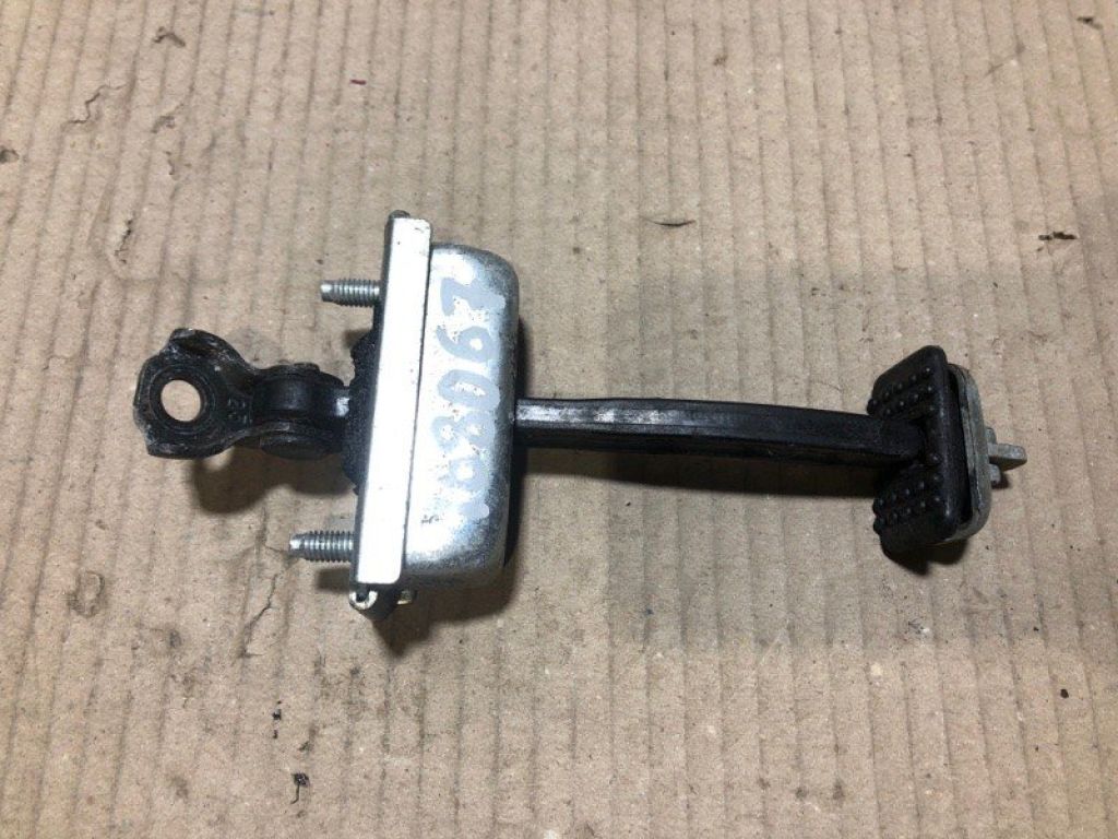 68620-08021 | Обмежувач дверей передн. лів. TOYOTA SIENNA 11-16