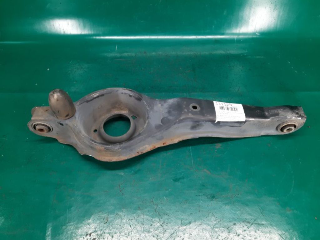 BBM2-28-300B | Важіль задньої підвіски нижній поперечний прав. MAZDA 3 BL 09-13