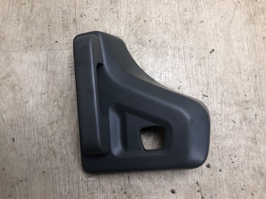 82670-4AJ0A | Ручка дверей внутрішня прав. NISSAN NV200 USA 13-