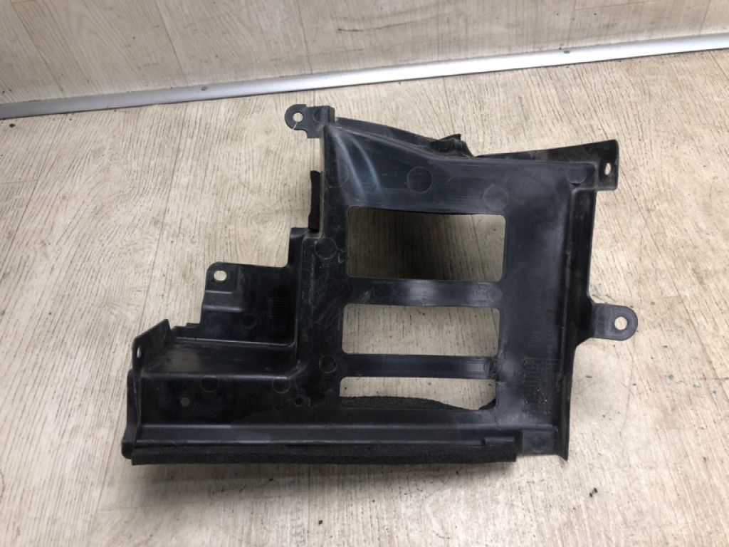 62822-3LM0A | Дефлектор радиатора прав. NISSAN NV200 USA 13-