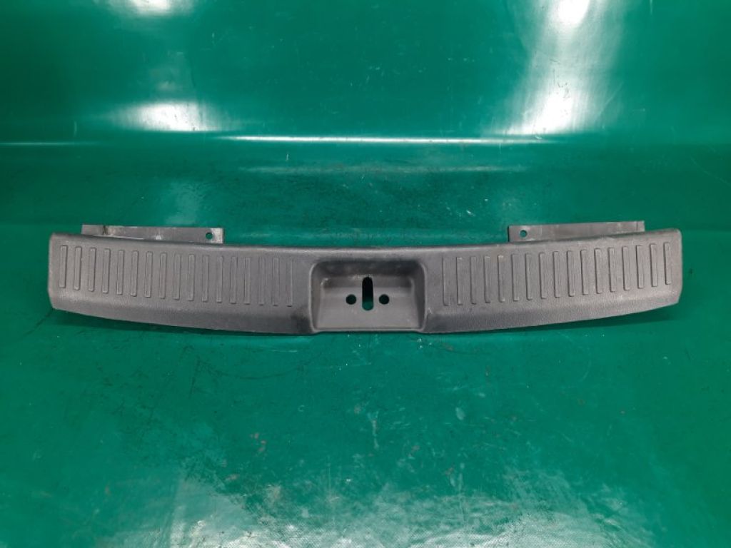 MR456045HC | Накладка на поріг багажника MITSUBISHI OUTLANDER 03-07