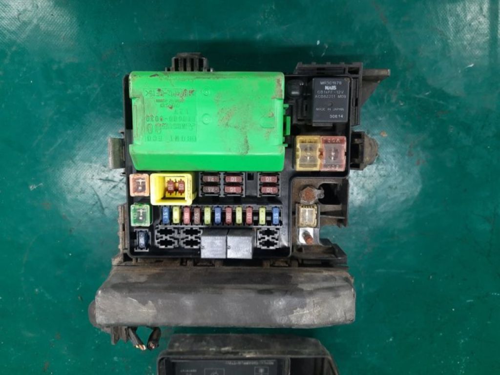 MR965734 | Блок предохранителей моторный отсек MITSUBISHI OUTLANDER 03-07