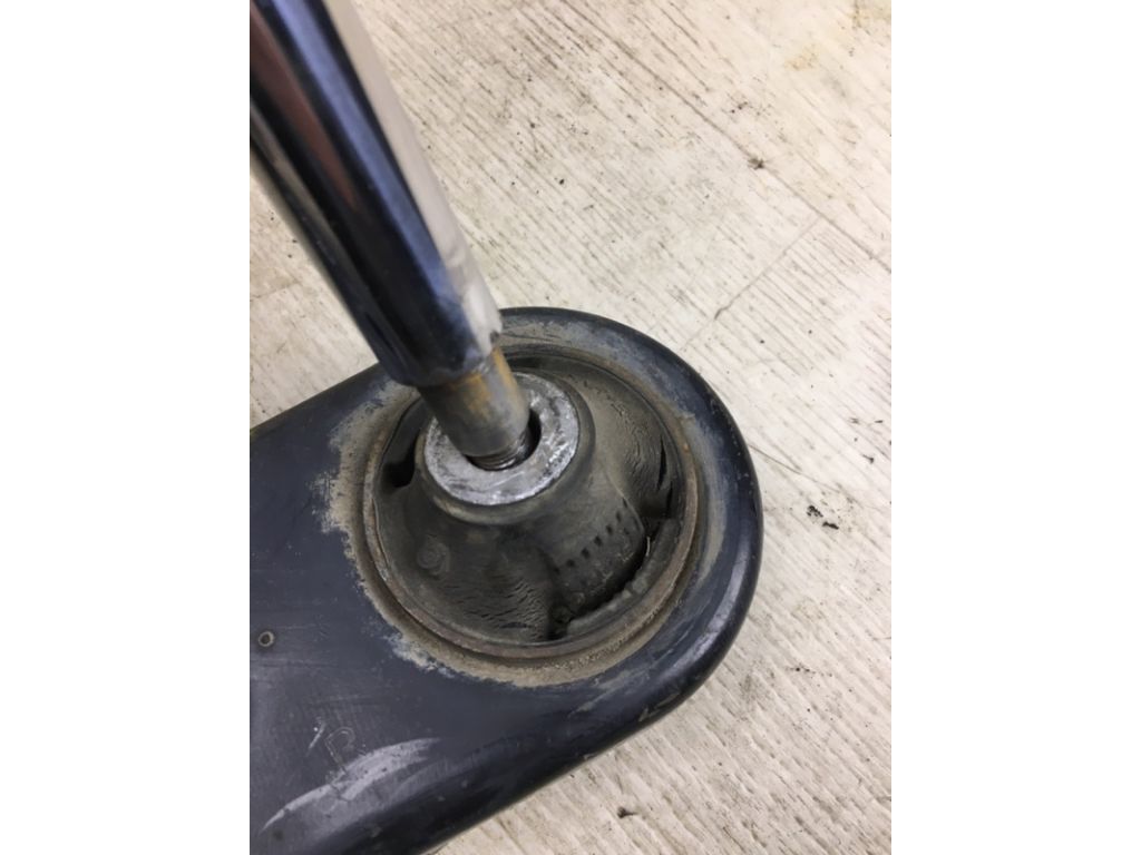 45201-57L01 | Рычаг передней подвески нижний прав. SUZUKI KIZASHI 09-14 - Фото 6