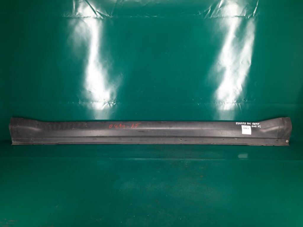 6512A026 | Накладка порога наружная прав. MITSUBISHI OUTLANDER XL 05-13