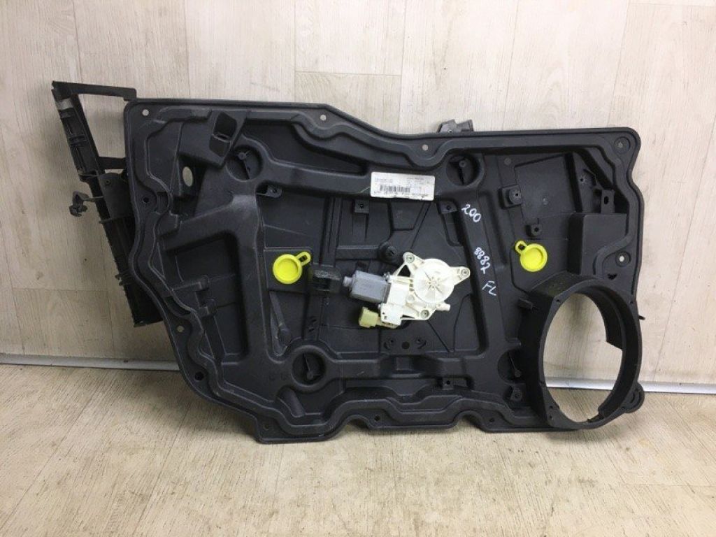 68249035AA | Стеклоподъемник передн. лев. CHRYSLER 200 14-16
