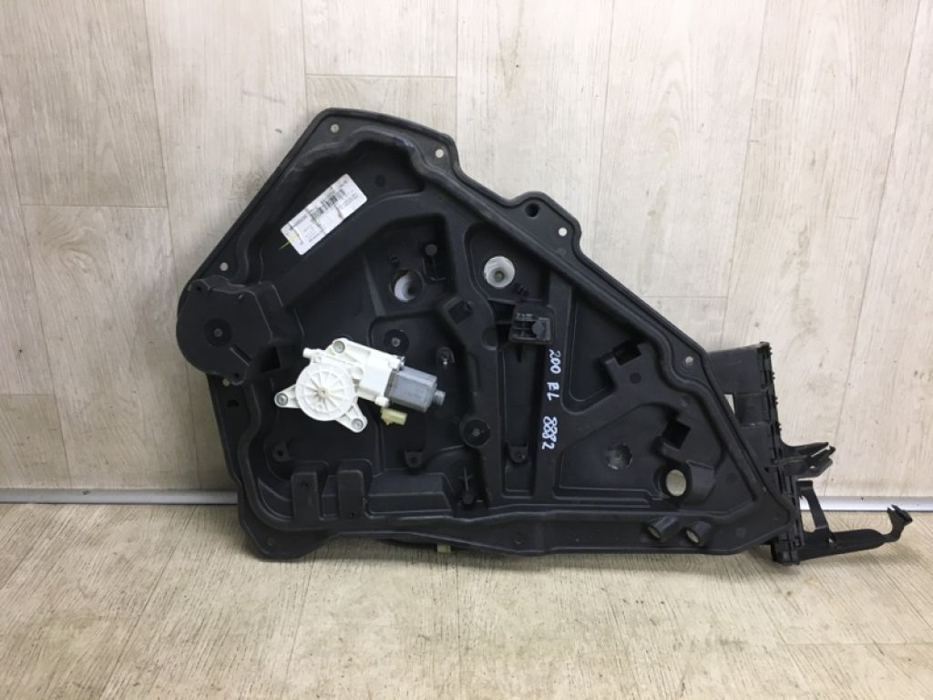 68249037AA | Стеклоподъемник задн. лев. CHRYSLER 200 14-16