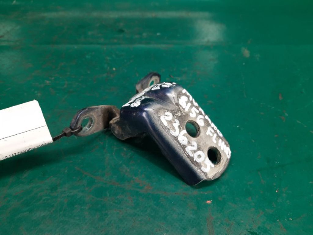 82421-4P00A | Петля двери нижняя передн. прав. NISSAN MURANO Z51 07-14