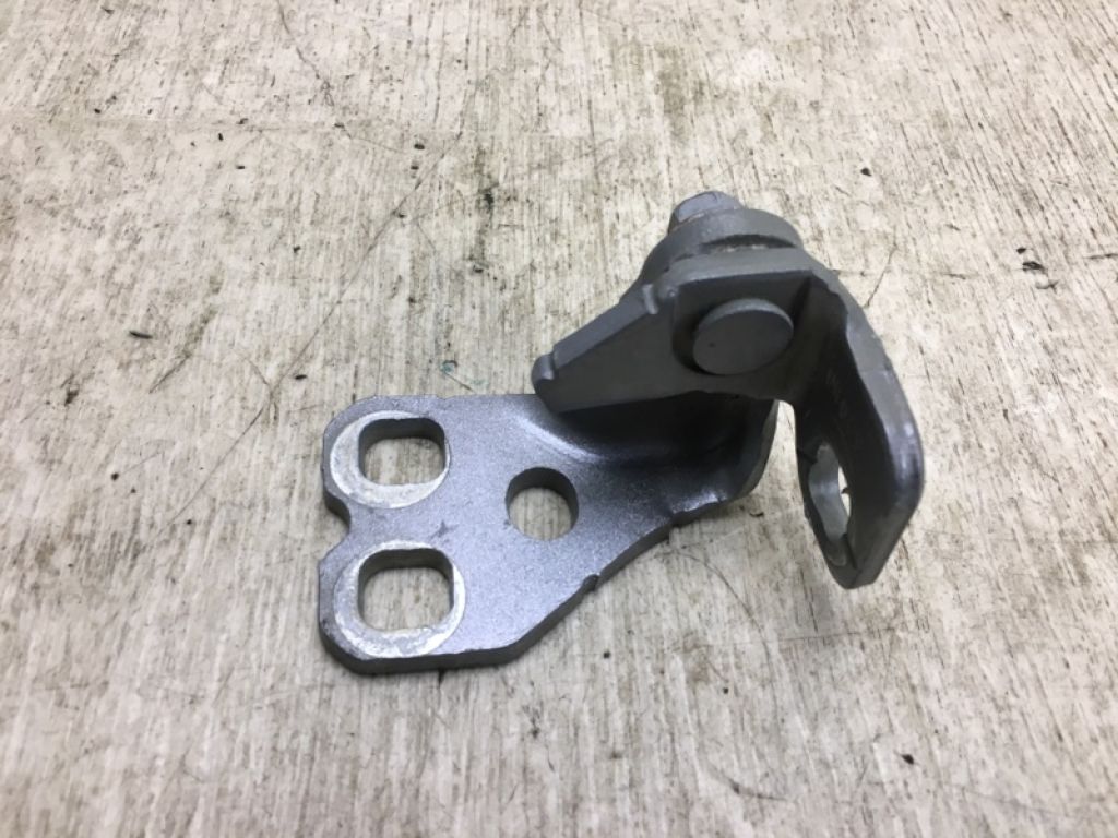 68214360AC | Петля двері верхня задн. прав. CHRYSLER 200 14-16