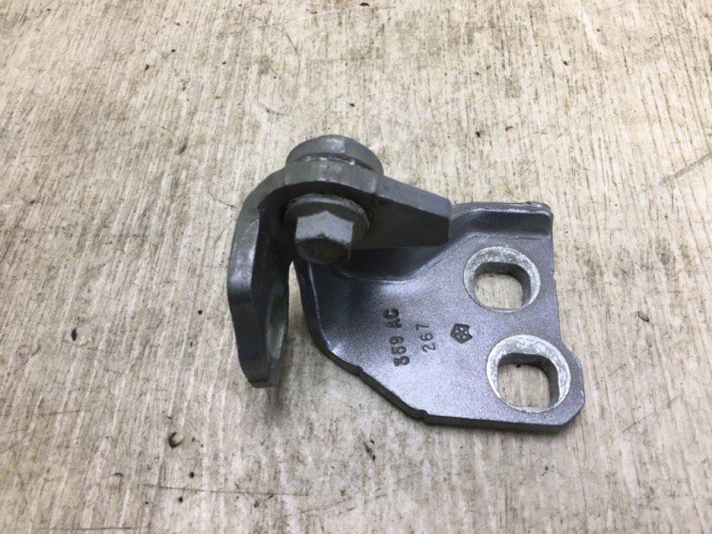 68214359AC | Петля двери нижняя задн. лев. CHRYSLER 200 14-16