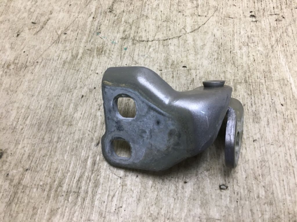 68214359AC | Петля двери нижняя задн. лев. CHRYSLER 200 14-16 - Фото 2