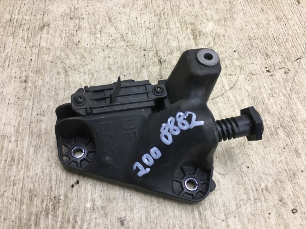 68247259AA | Кронштейн кріплення передньої панелі лів. CHRYSLER 200 14-16