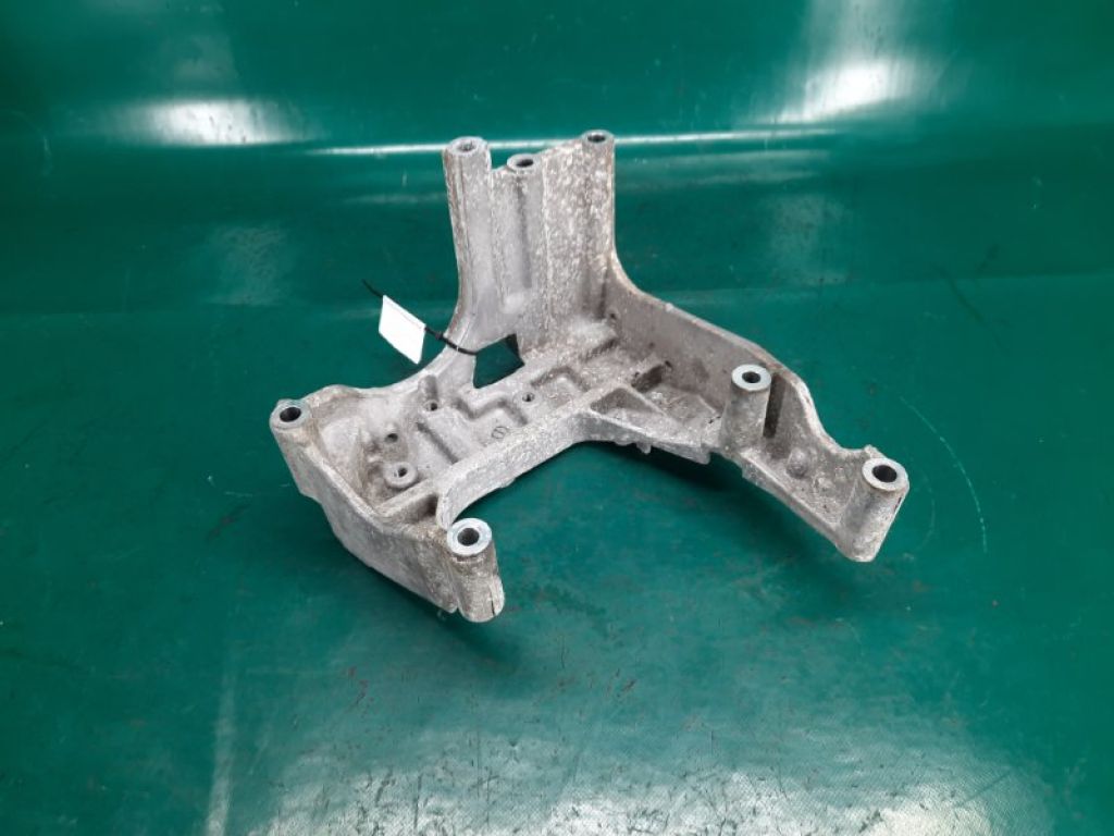 13507-JA00A | Кронштейн двигателя NISSAN ROGUE 08-15