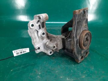 Подушка двигуна прав. NISSAN ROGUE 08-15