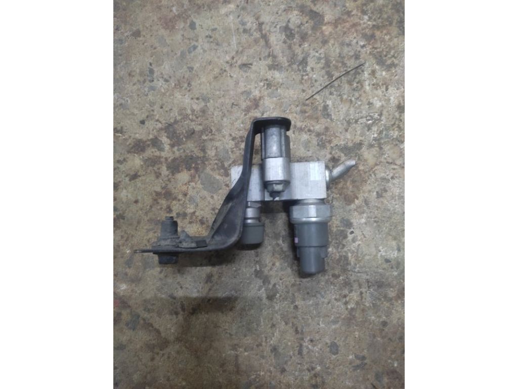 F151-61-503 | Датчик тиску кондиціонера MAZDA CX-9 06-16 - Фото 2