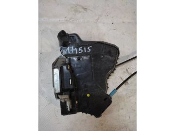 Замок двері передній правий LEXUS CT200 11-17