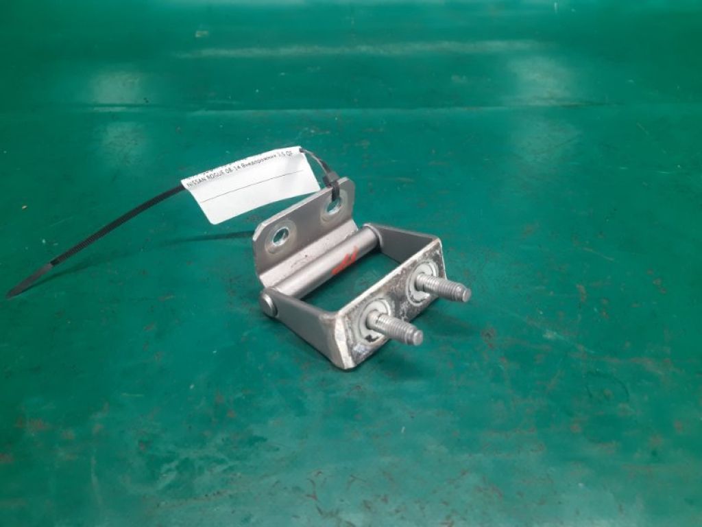 90400-JM00A | Петля крышки багажника прав. NISSAN ROGUE 08-15