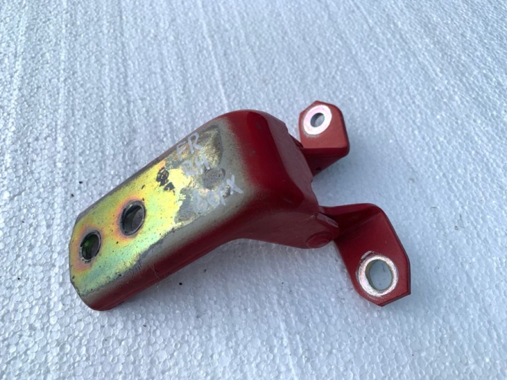 69310-65J00 | Петля двері верхня передн. прав. SUZUKI GRAND VITARA 05-15