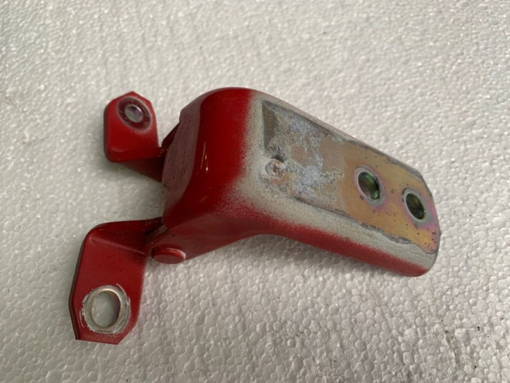 69320-65J00 | Петля двери верхняя передн. лев. SUZUKI GRAND VITARA 05-15