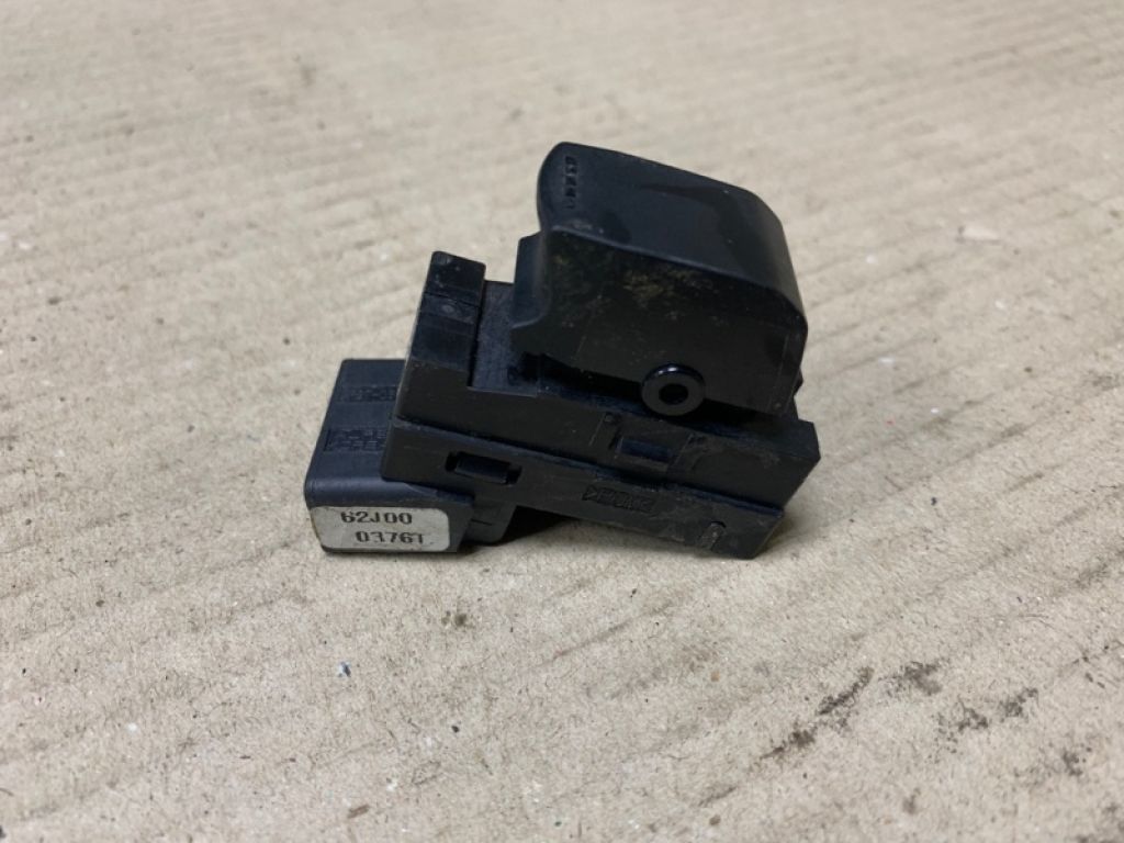 37995-62J00 | Кнопка стеклоподъемника задн. прав. SUZUKI GRAND VITARA 05-15