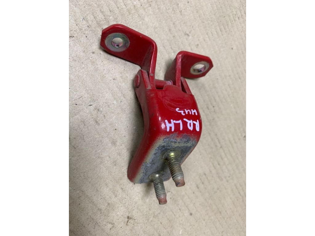 69440-63J00 | Петля двери нижняя задн. лев. SUZUKI GRAND VITARA 05-15