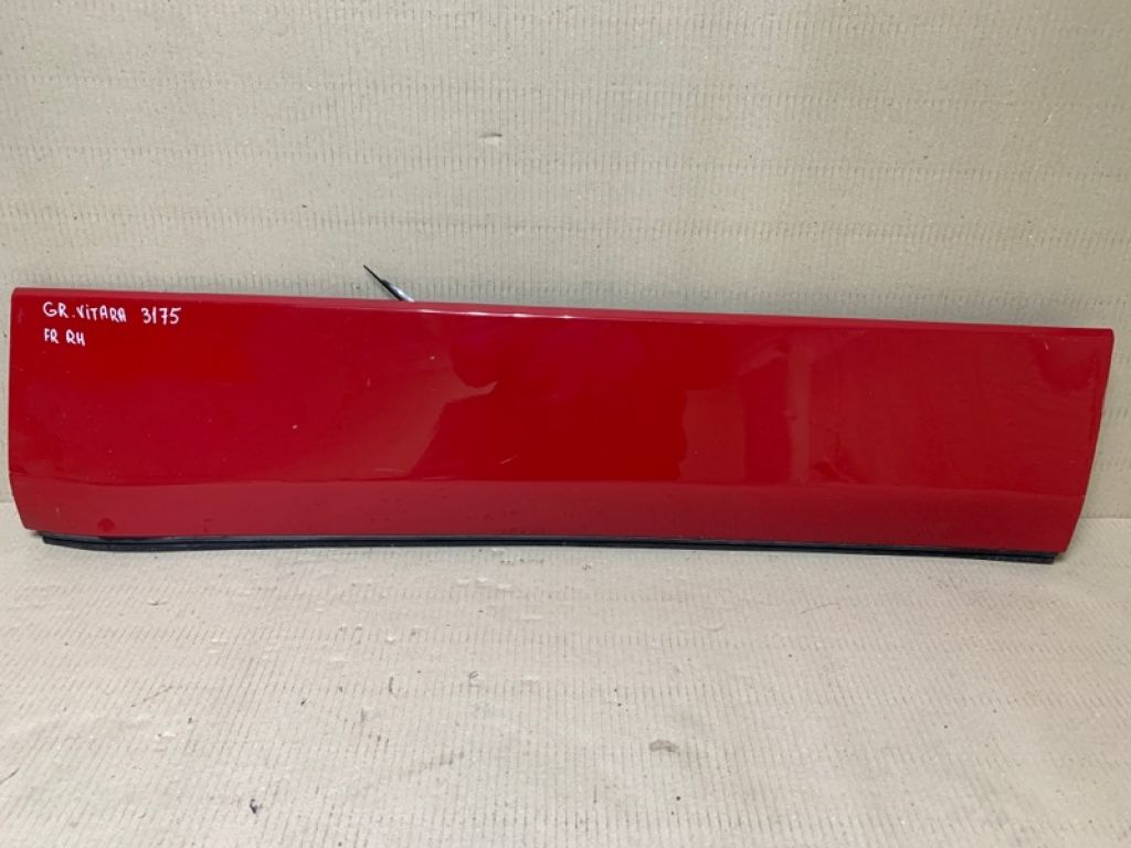77580-65810-Z9T | Накладка двері передн. прав. SUZUKI GRAND VITARA 05-15