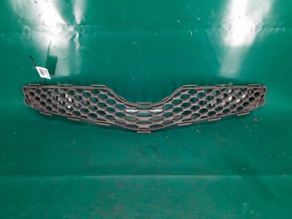 53111-52530 | Решетка радиатора TOYOTA YARIS 05–11
