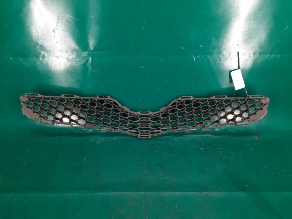 53111-52530 | Решетка радиатора TOYOTA YARIS 05–11 - Фото 3