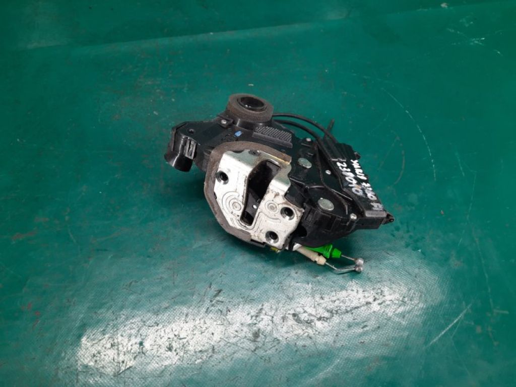 69040-47060 | Замок двери передн. лев. TOYOTA YARIS 05–11