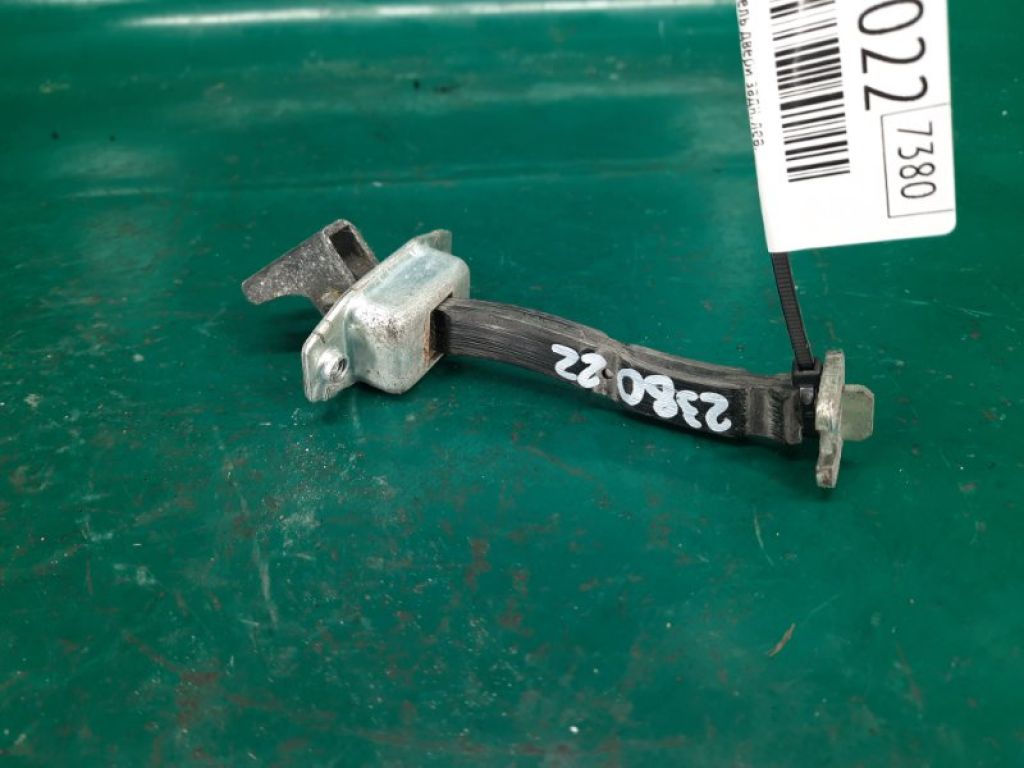 68630-52061 | Обмежувач дверей задн. лів. TOYOTA YARIS 05–11