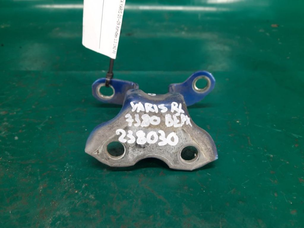 68760-20121 | Петля двери верхняя задн. лев. TOYOTA YARIS 05–11 - Фото 3