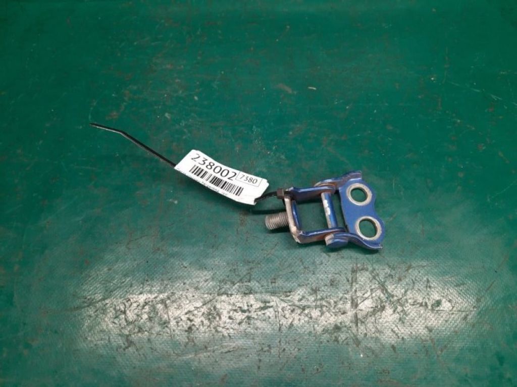68801-52010 | Петля крышки багажника лев. TOYOTA YARIS 05–11