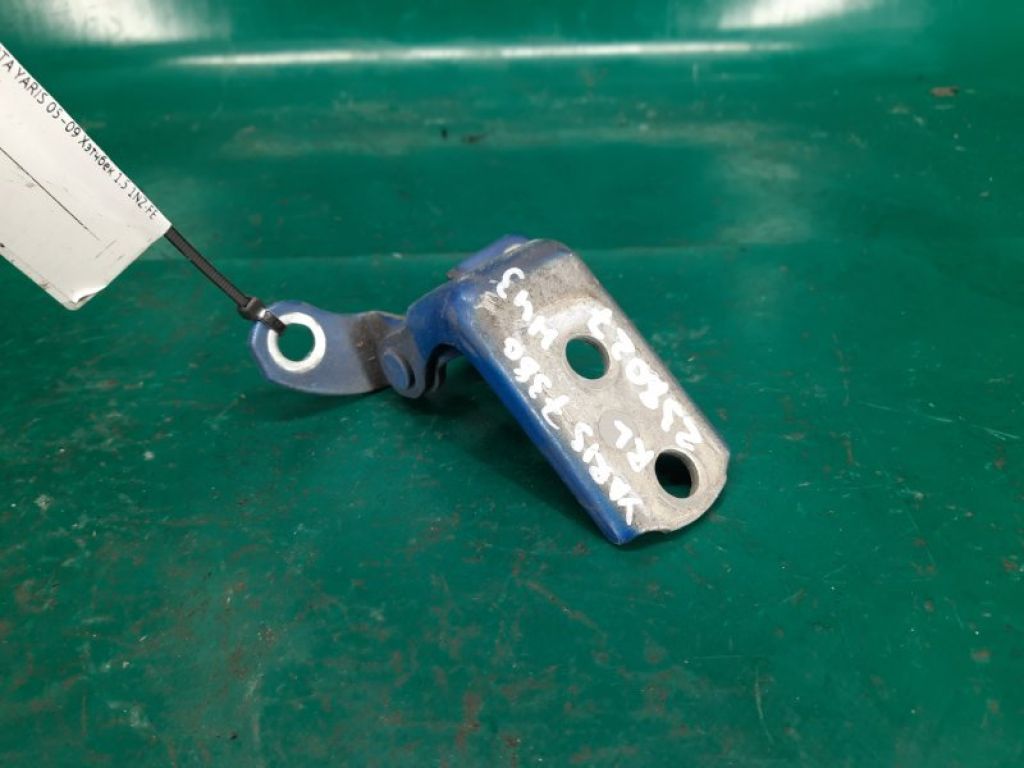 68780-52031 | Петля двери нижняя задн. лев. TOYOTA YARIS 05–11