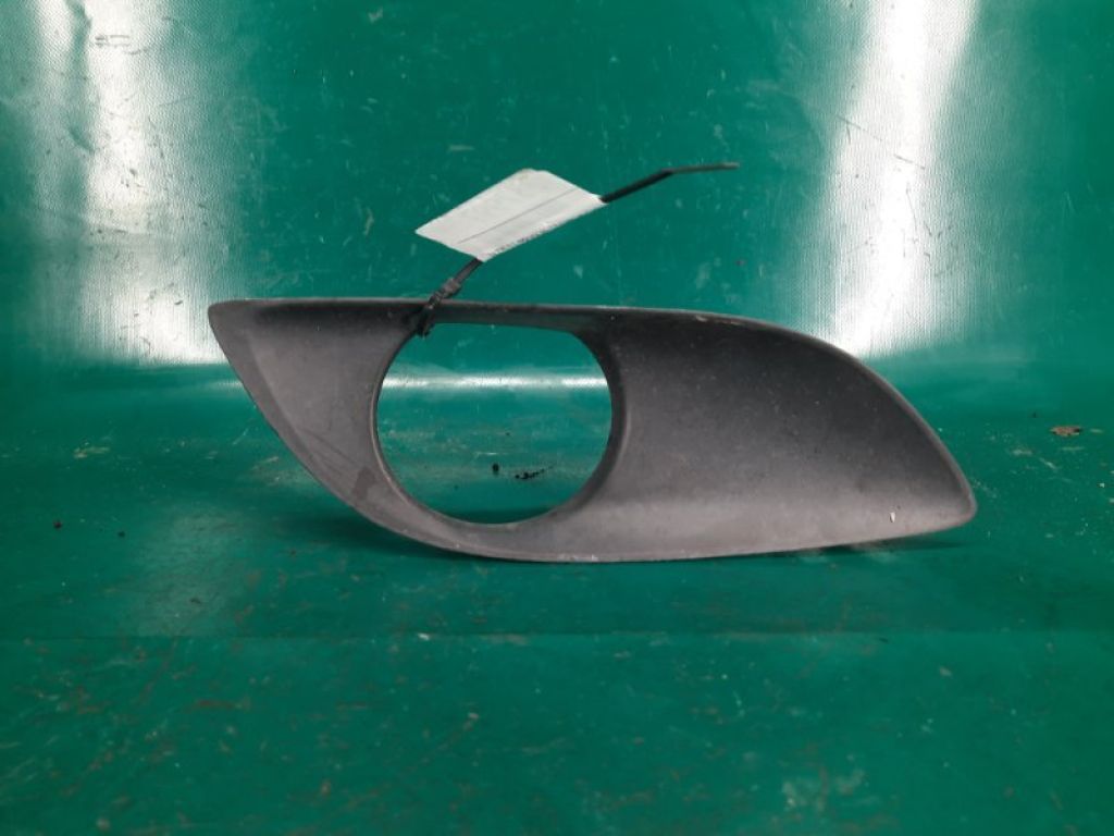 81481-52330 | Накладка протитуманної фари прав. TOYOTA YARIS 05–11