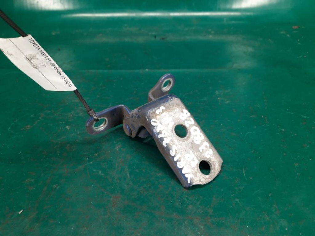 68770-52031 | Петля двери нижняя задн. прав. TOYOTA YARIS 05–11