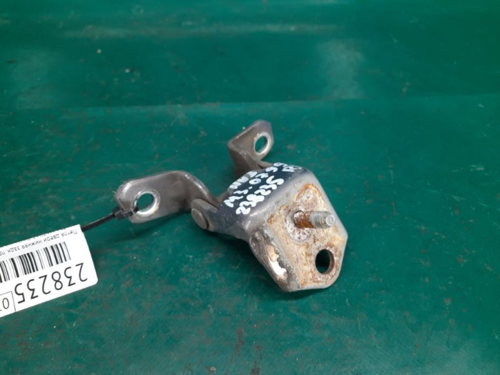 E112-72-240 | Петля двері нижня задн. прав. MAZDA 3 BK 03-08