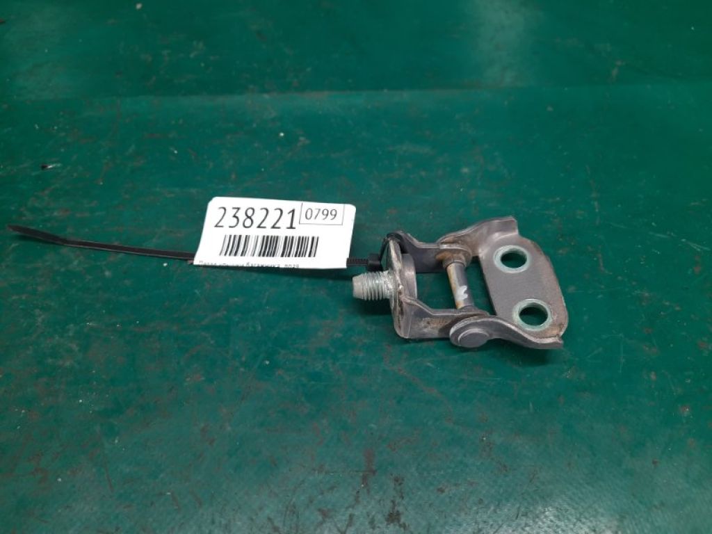 D350-62-210A | Петля крышки багажника прав. MAZDA 3 BK 03-08