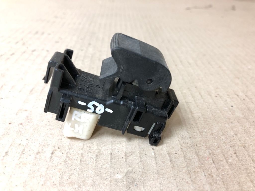 84810-06030 | Кнопка склопідіймача задн. TOYOTA CAMRY 50 12-15